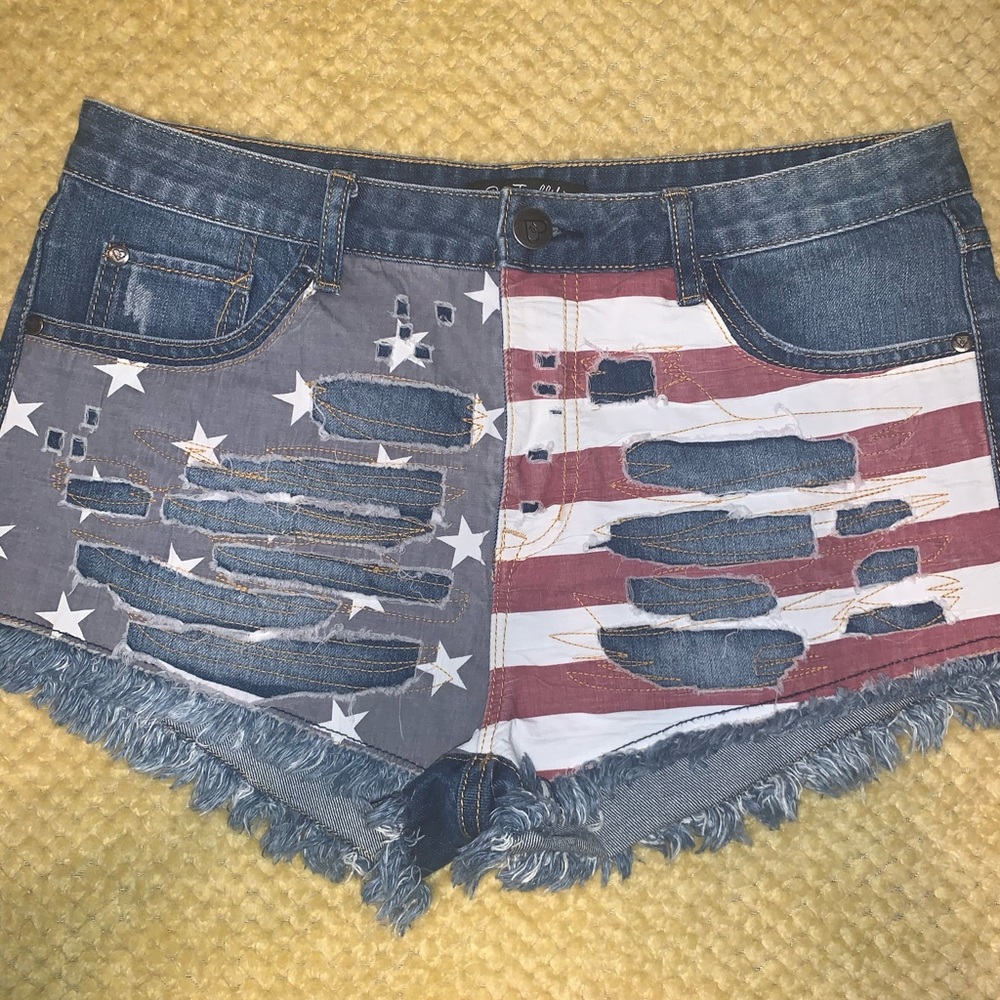 On Twelfth size 11 shorts